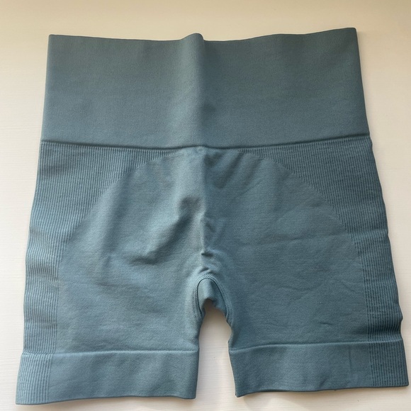 Set Active Bike Shorts - Picture 3 of 5